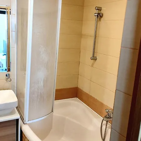 Charming Old Town Retreat דירה *